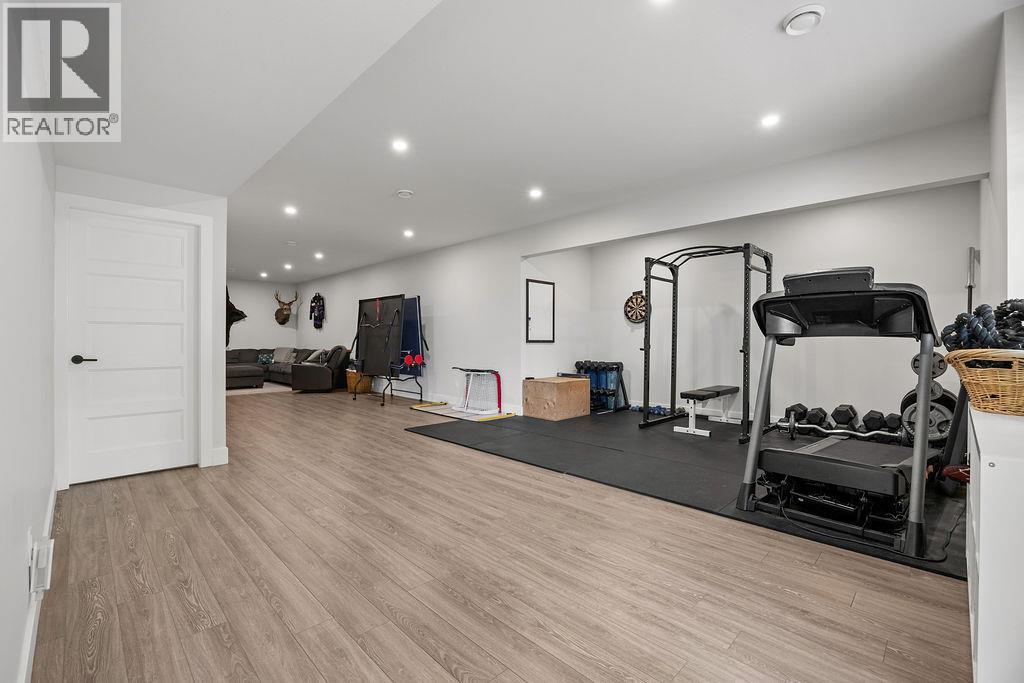 Photo 11 of 20 15th Avenue Se, Salmon Arm BC