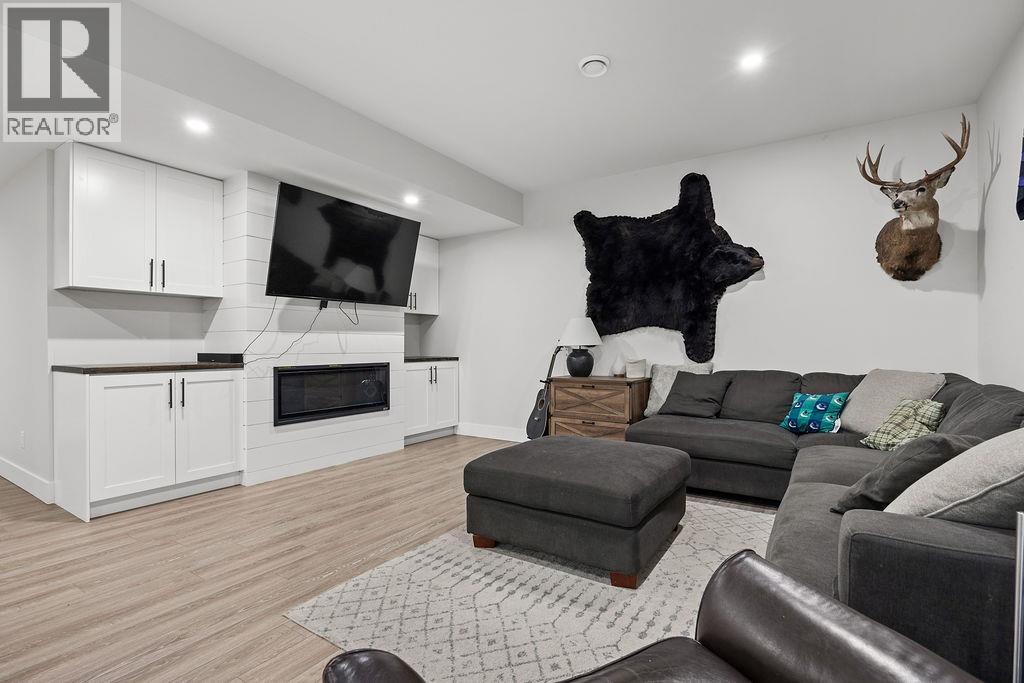 Photo 17 of 20 15th Avenue Se, Salmon Arm BC