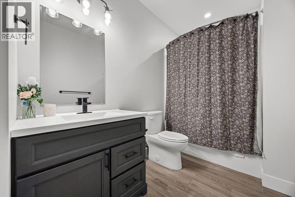 Photo 18 of 20 15th Avenue Se, Salmon Arm BC