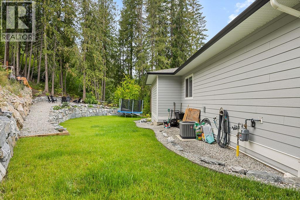 Photo 26 of 20 15th Avenue Se, Salmon Arm BC
