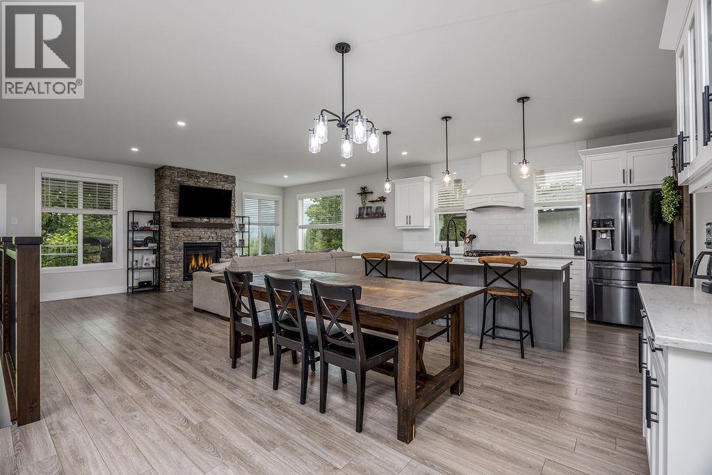 Photo 8 of 20 15th Avenue Se, Salmon Arm BC