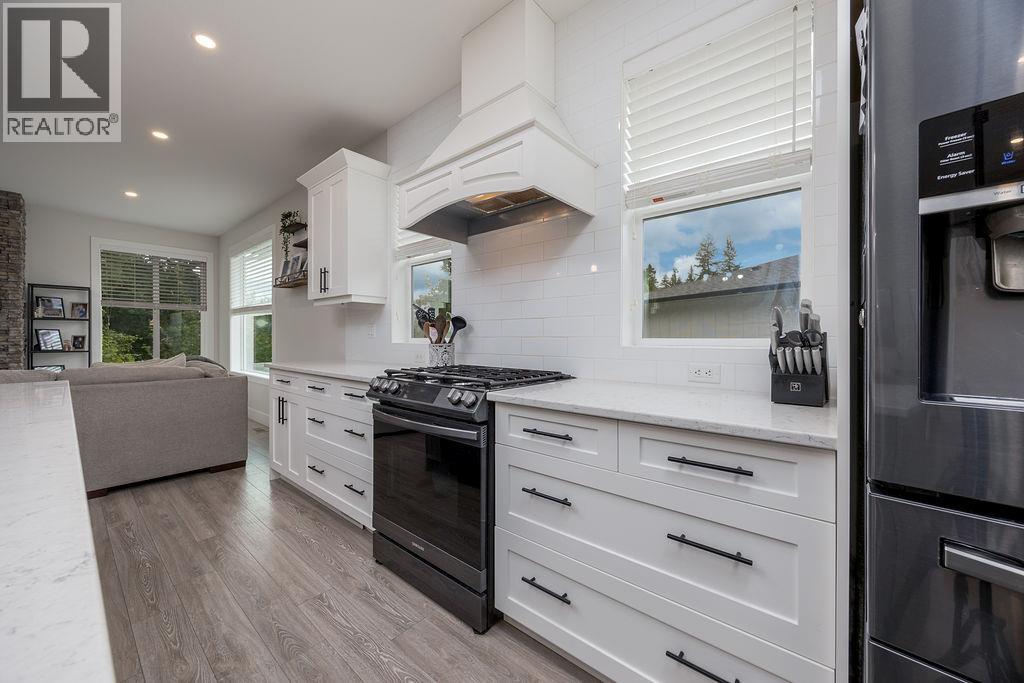 Photo 1 of 20 15th Avenue Se, Salmon Arm BC