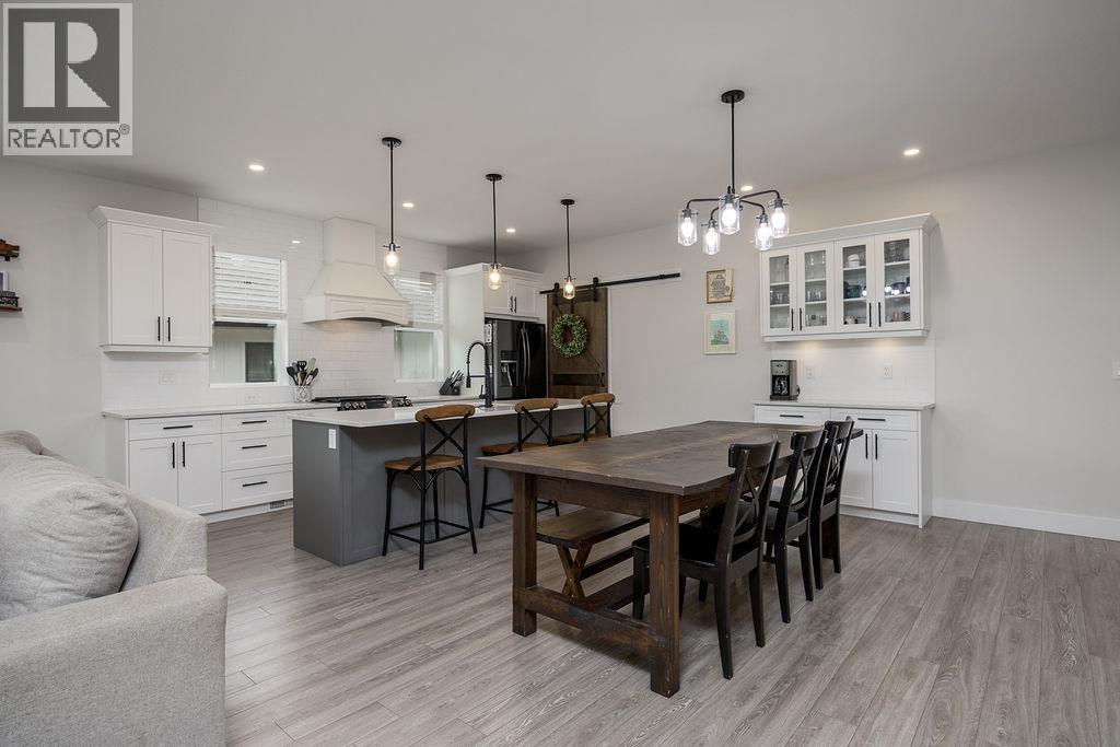 Photo 20 of 20 15th Avenue Se, Salmon Arm BC