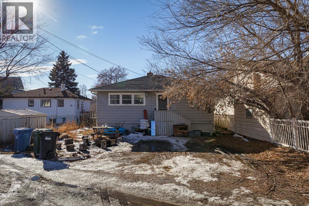 Photo 6 of 2824 Parkdale Boulevard Nw, Calgary AB