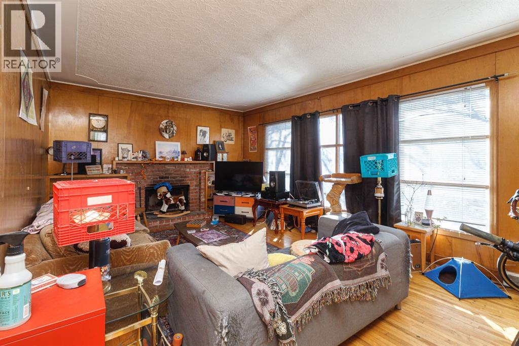 Photo 1 of 2824 Parkdale Boulevard Nw, Calgary AB