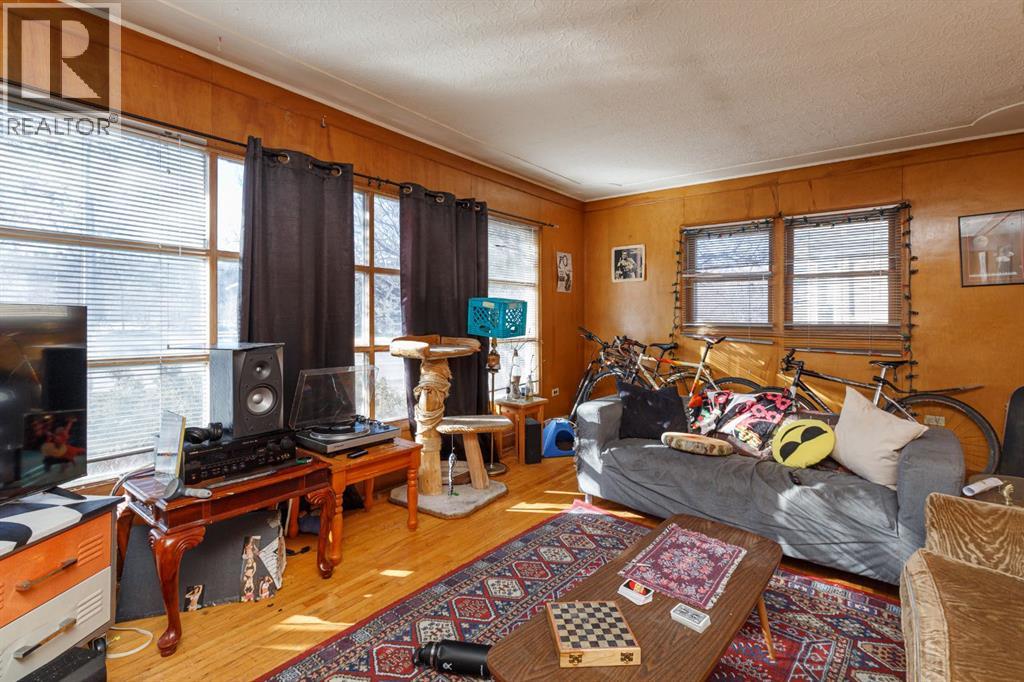 Photo 15 of 2824 Parkdale Boulevard Nw, Calgary AB