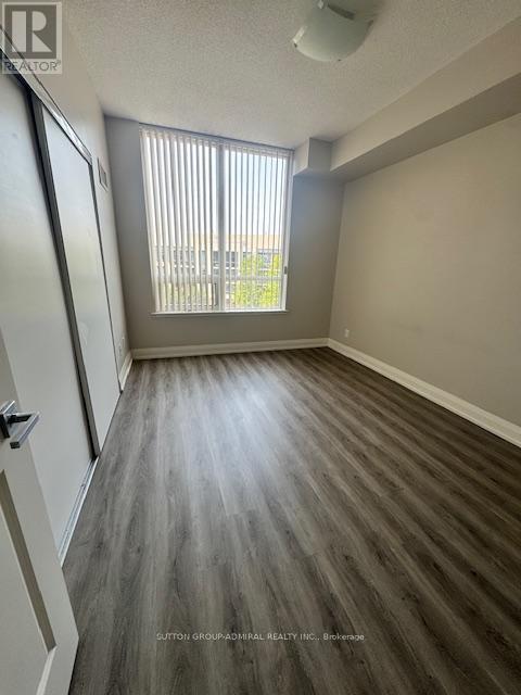 Photo 5 of 408 75 North Park Road, Vaughan ON
