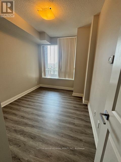 Photo 4 of 408 75 North Park Road, Vaughan ON