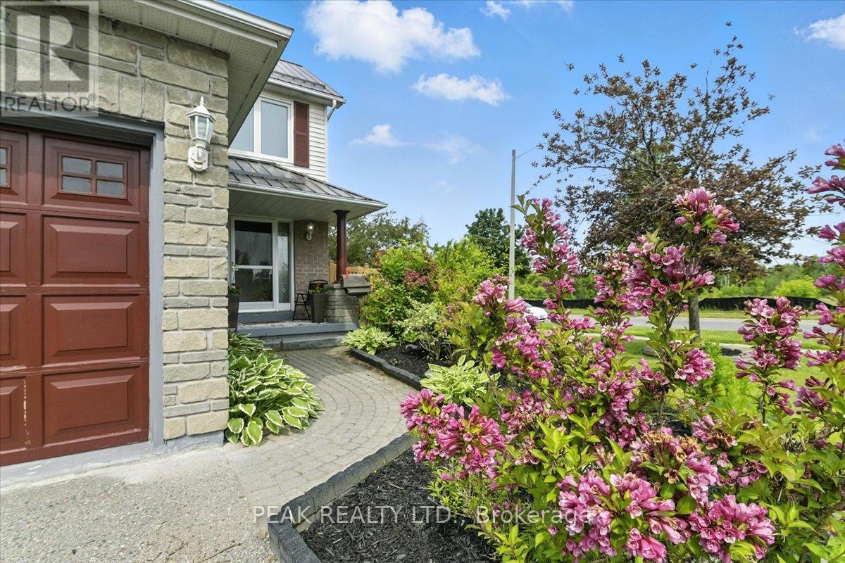Photo 3 of 2 Granary Lane, Clarington ON