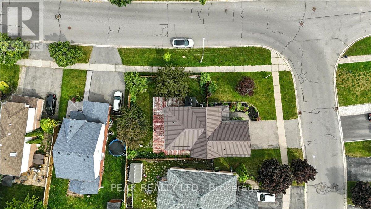 Photo 35 of 2 Granary Lane, Clarington ON