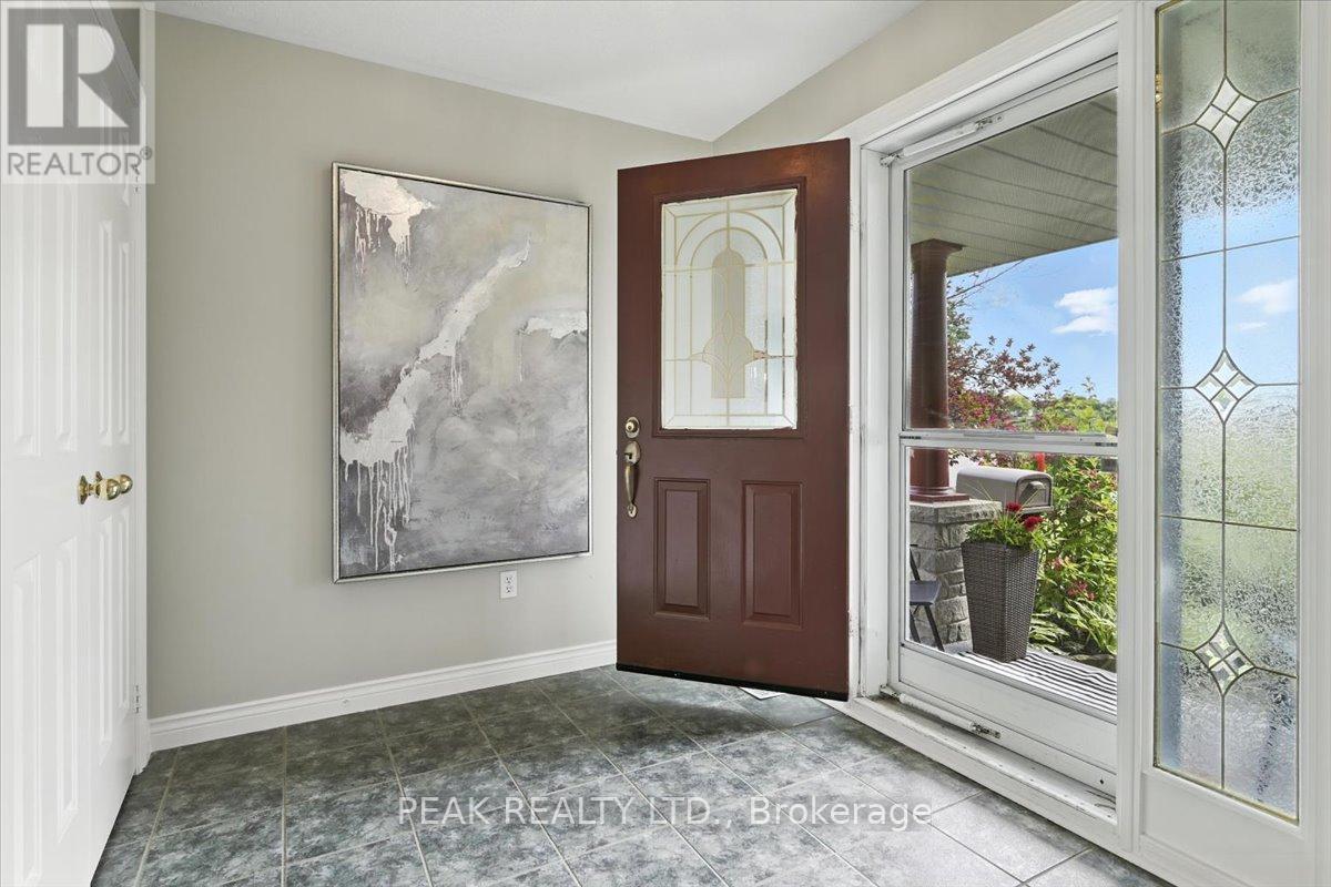 Photo 5 of 2 Granary Lane, Clarington ON