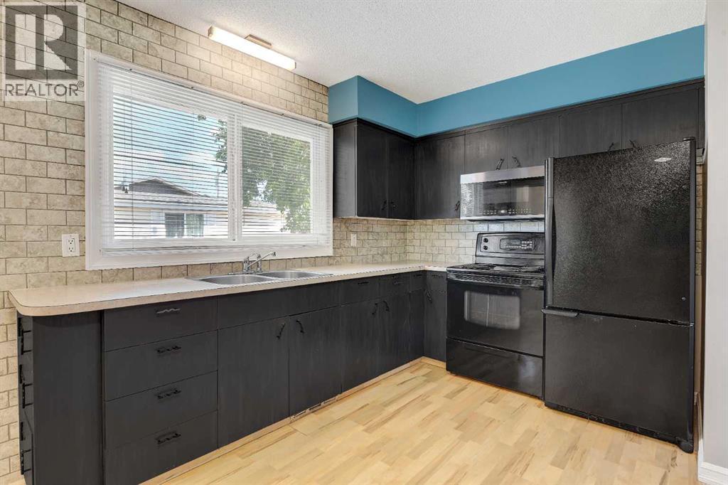 Photo 4 of 11105 93 A Street, Grande Prairie AB