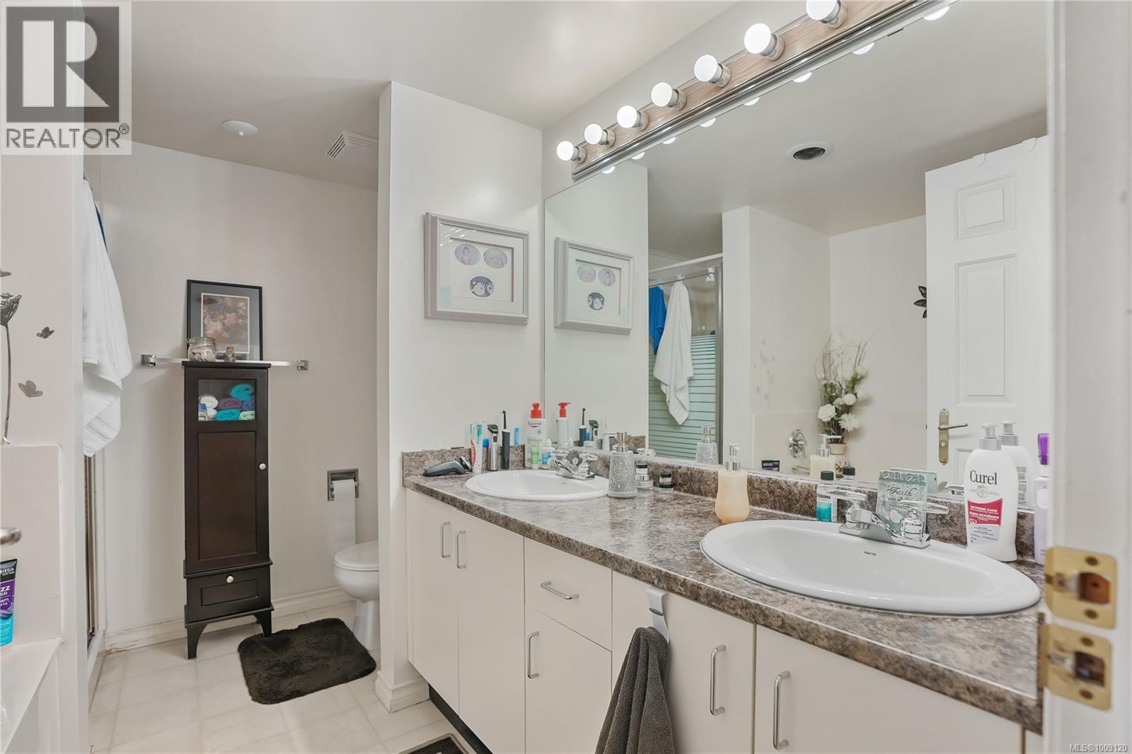 Photo 12 of 501 1015 Pandora Ave, Victoria BC