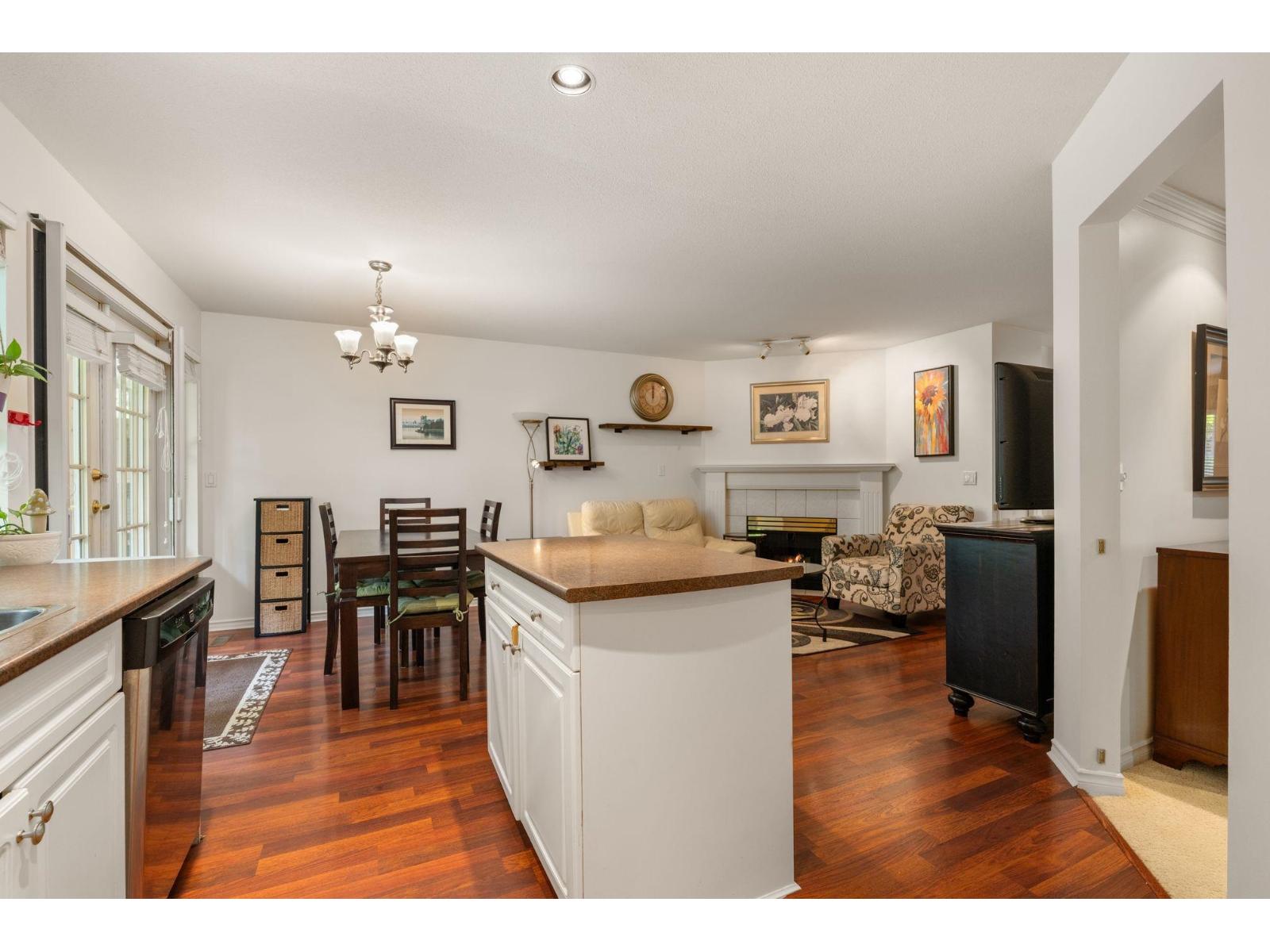 Photo 9 of 7 15860 82 Avenue, Surrey BC