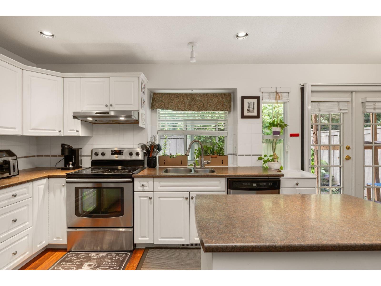 Photo 4 of 7 15860 82 Avenue, Surrey BC