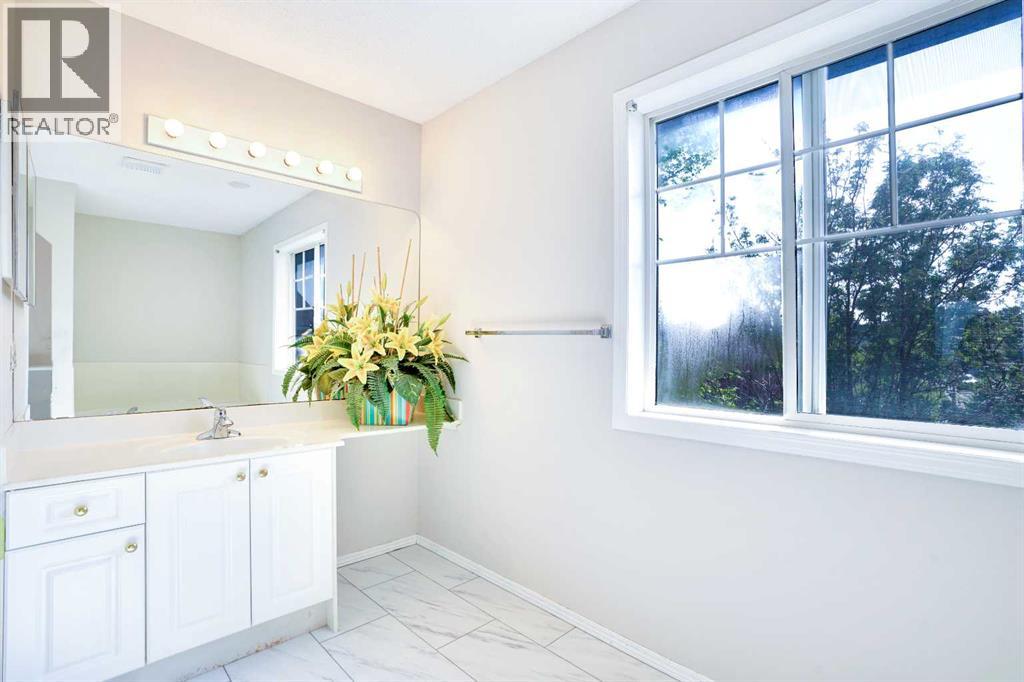 Photo 23 of 21 Panorama Hills Way Nw, Calgary AB