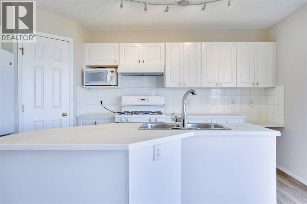 Photo 1 of 21 Panorama Hills Way Nw, Calgary AB