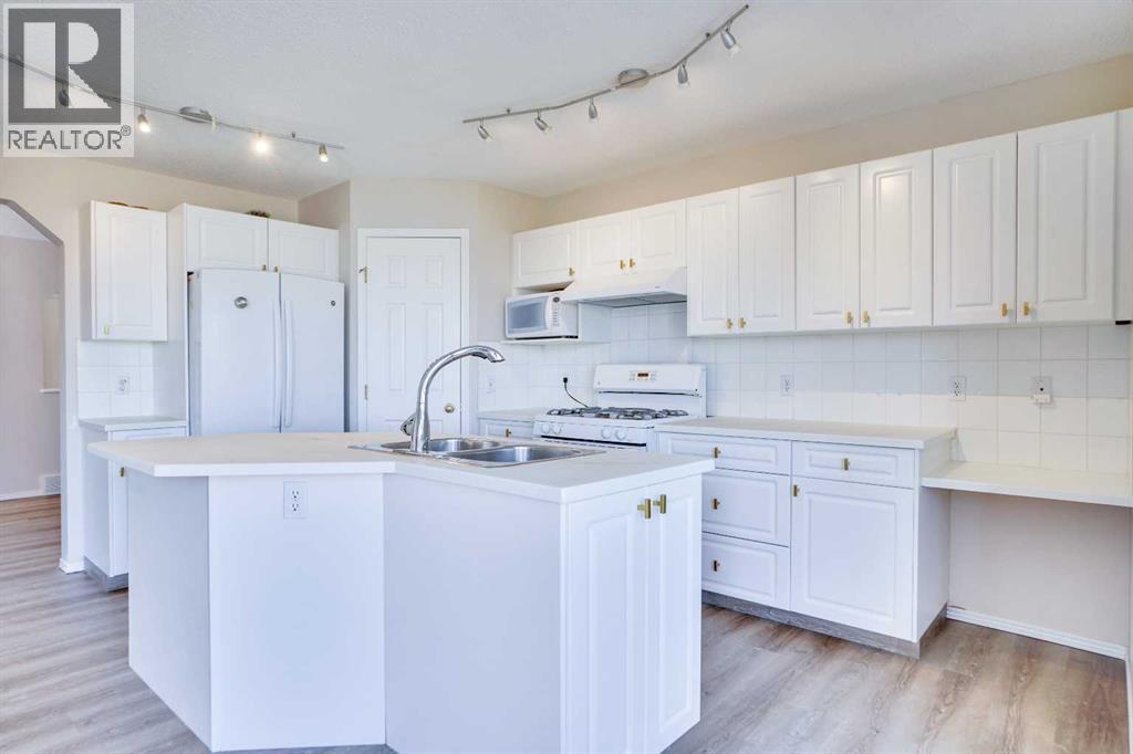 Photo 7 of 21 Panorama Hills Way Nw, Calgary AB