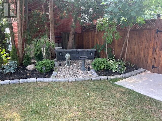 Photo 16 of 626 Cape Avenue, Burlington ON