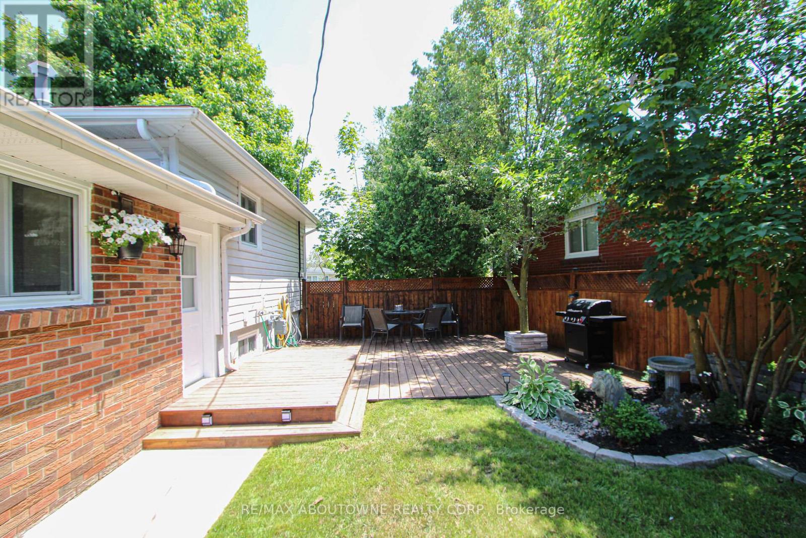 Photo 4 of 626 Cape Avenue, Burlington ON