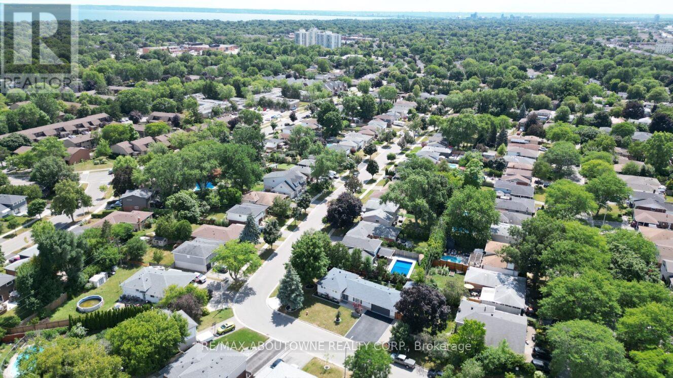 Photo 23 of 626 Cape Avenue, Burlington ON