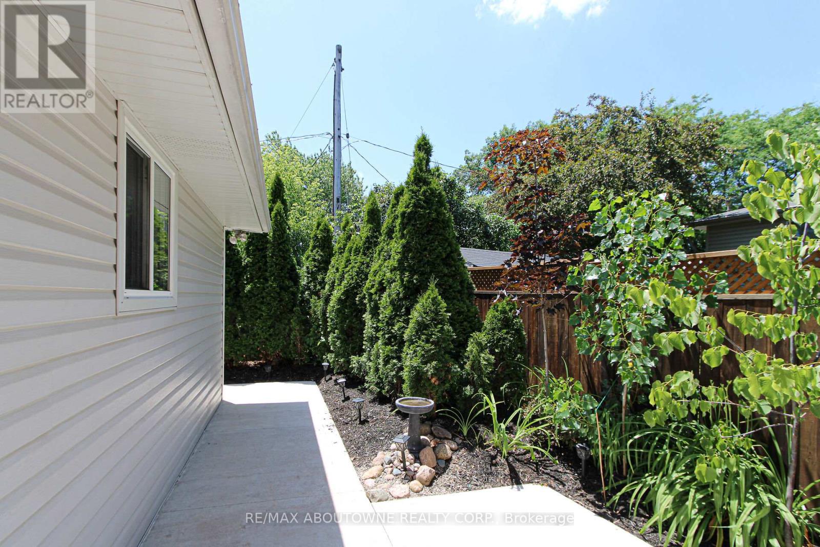 Photo 24 of 626 Cape Avenue, Burlington ON