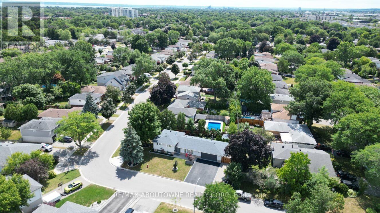 Photo 26 of 626 Cape Avenue, Burlington ON