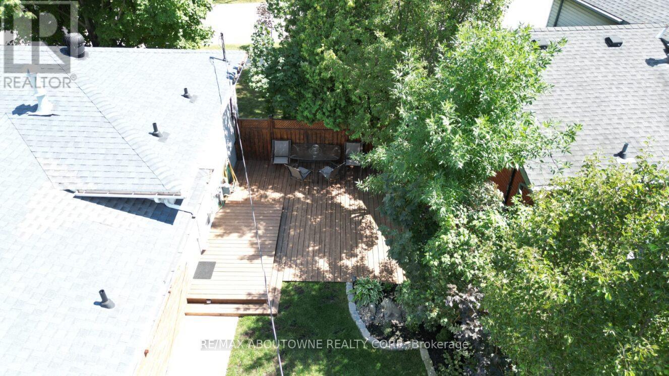 Photo 17 of 626 Cape Avenue, Burlington ON