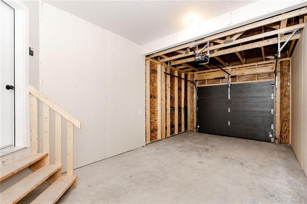Photo 33 of 61 Kootenay Way, Steinbach MB