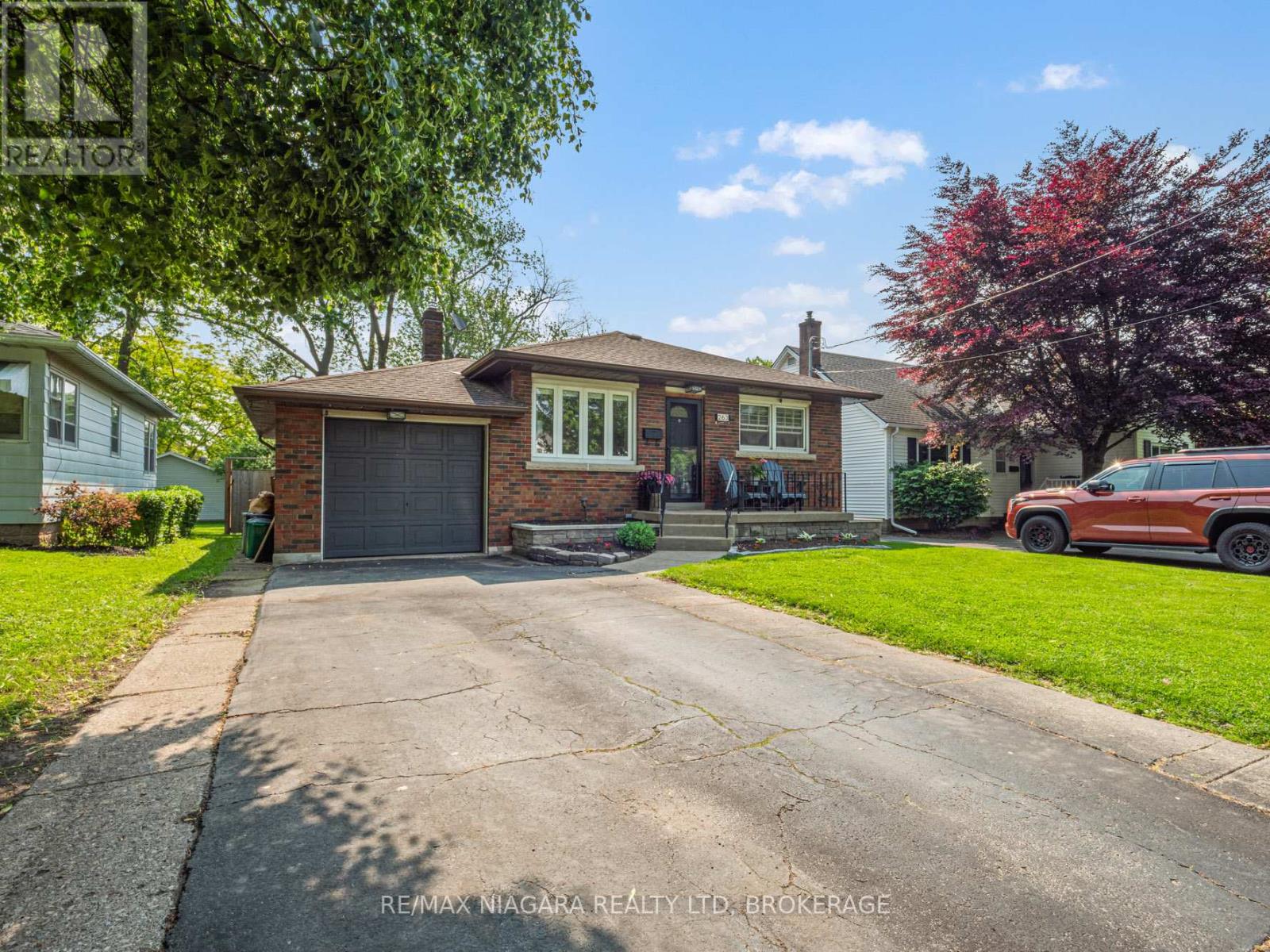 Photo 3 of 263 North Street, Fort Erie ON