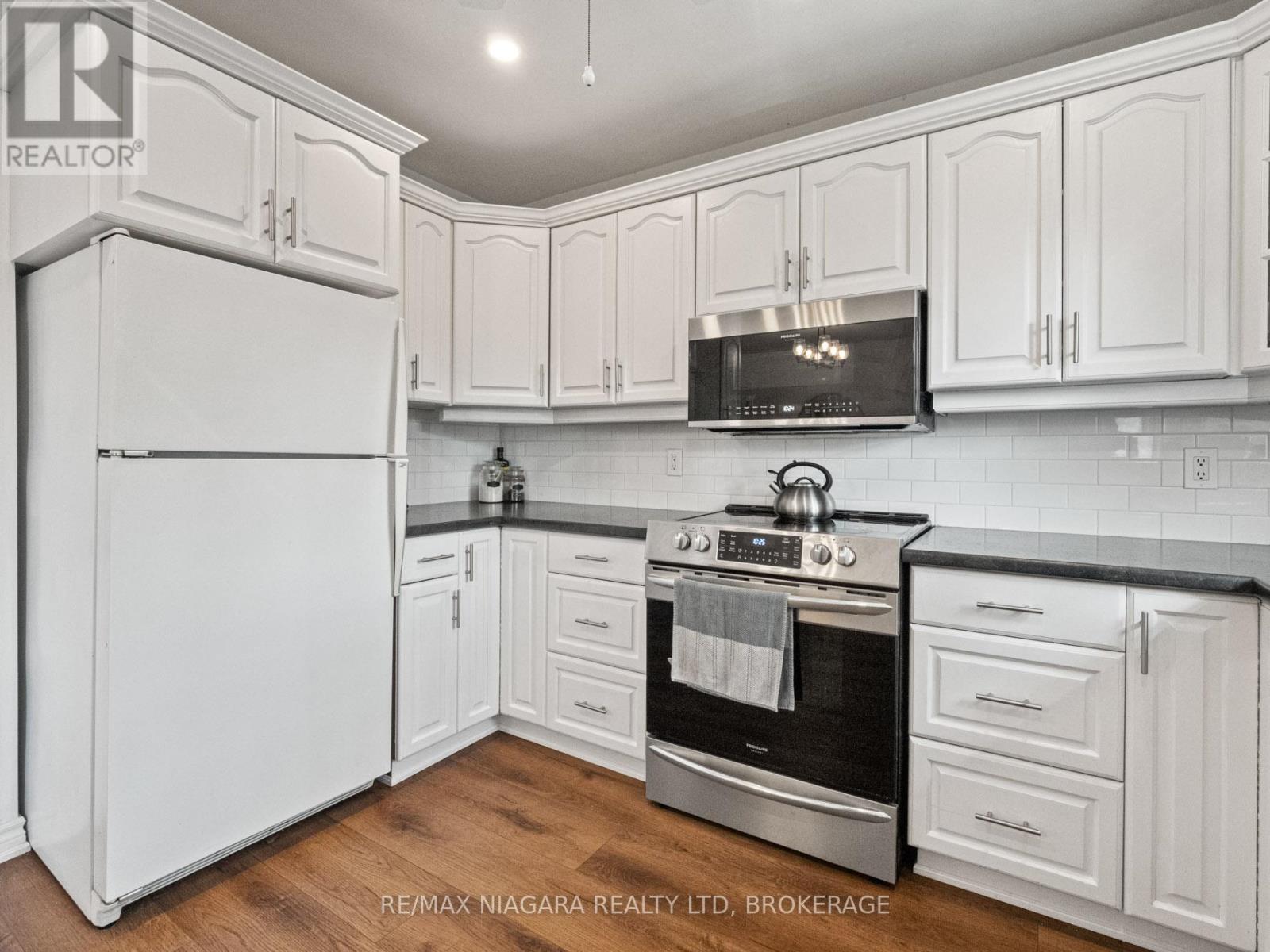 Photo 13 of 263 North Street, Fort Erie ON