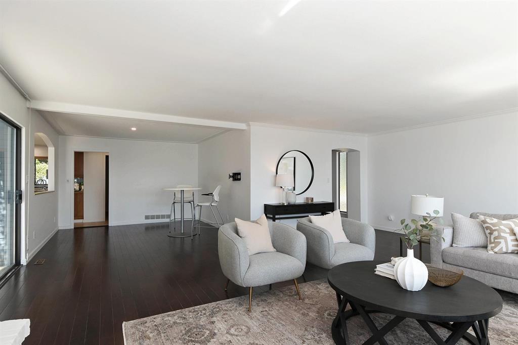 Photo 2 of 14815 Hardie Avenue, White Rock BC