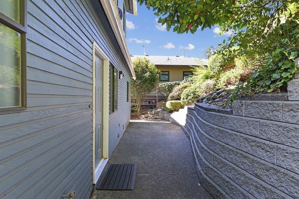 Photo 9 of 14815 Hardie Avenue, White Rock BC