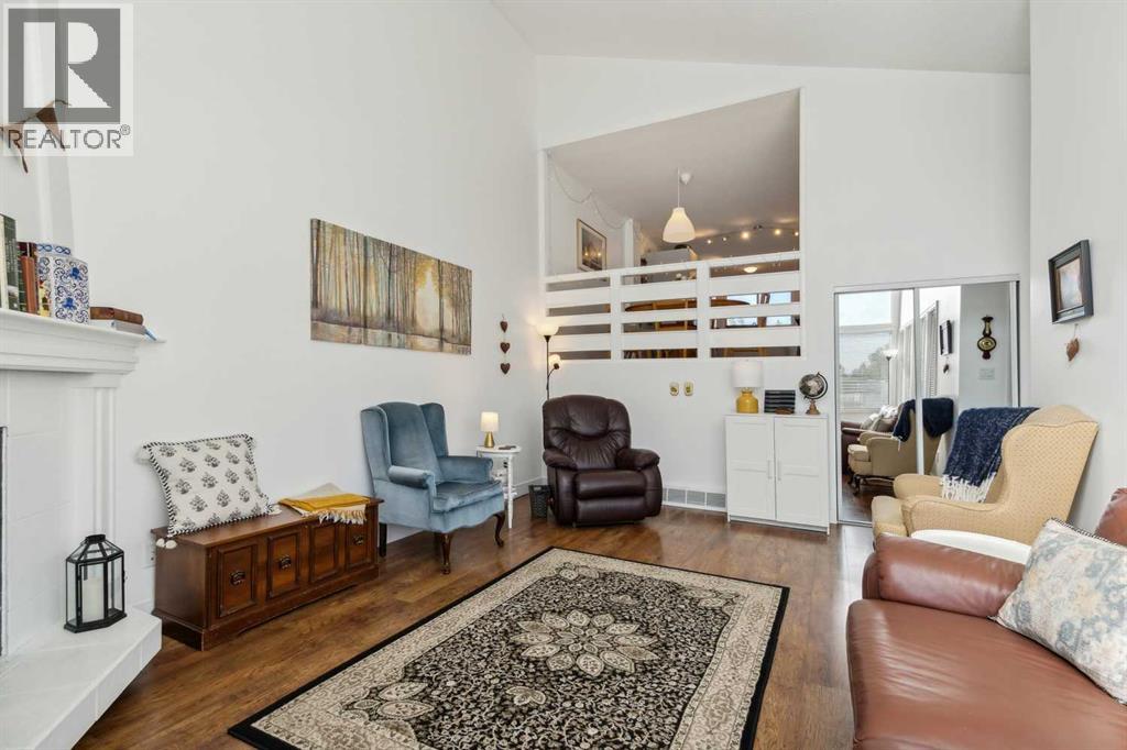 Single Family House 4 Level for Sale in  Fonda Way SE Forest Heights Calgary 