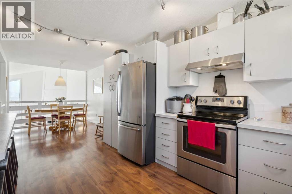 Single Family House 4 Level for Sale in  Fonda Way SE Forest Heights Calgary 