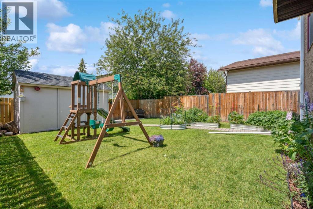 Single Family House 4 Level for Sale in  Fonda Way SE Forest Heights Calgary 