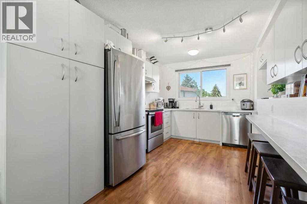 Single Family House 4 Level for Sale in  Fonda Way SE Forest Heights Calgary 