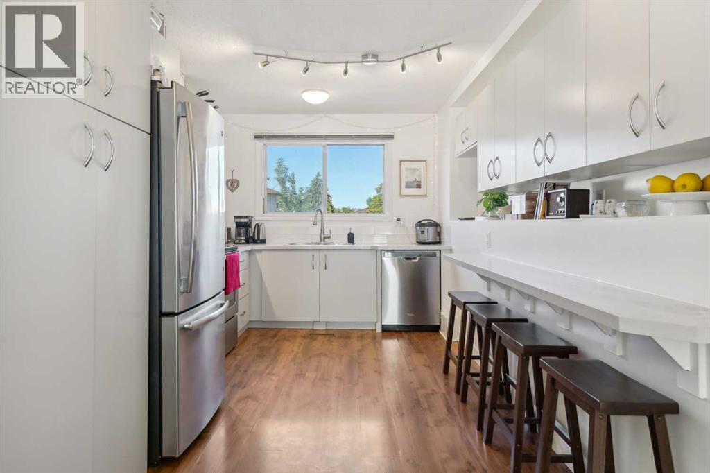 Single Family House 4 Level for Sale in  Fonda Way SE Forest Heights Calgary 