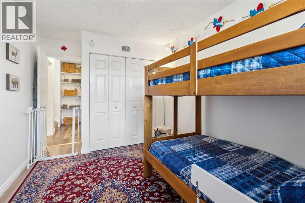 Single Family House 4 Level for Sale in  Fonda Way SE Forest Heights Calgary 
