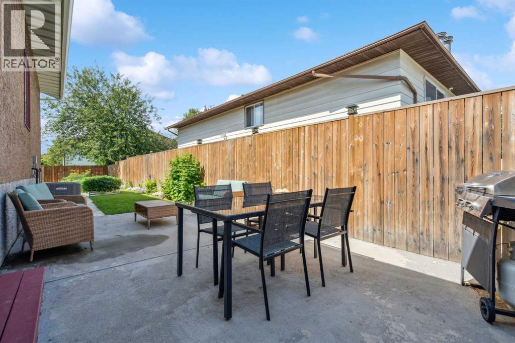 Single Family House 4 Level for Sale in  Fonda Way SE Forest Heights Calgary 