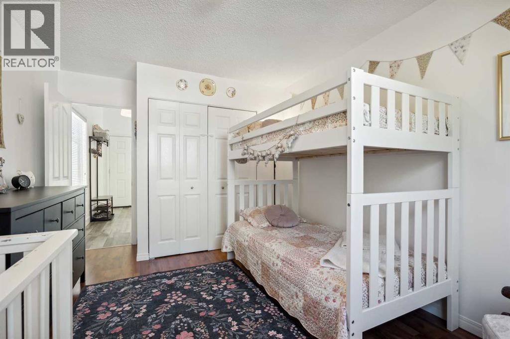 Single Family House 4 Level for Sale in  Fonda Way SE Forest Heights Calgary 