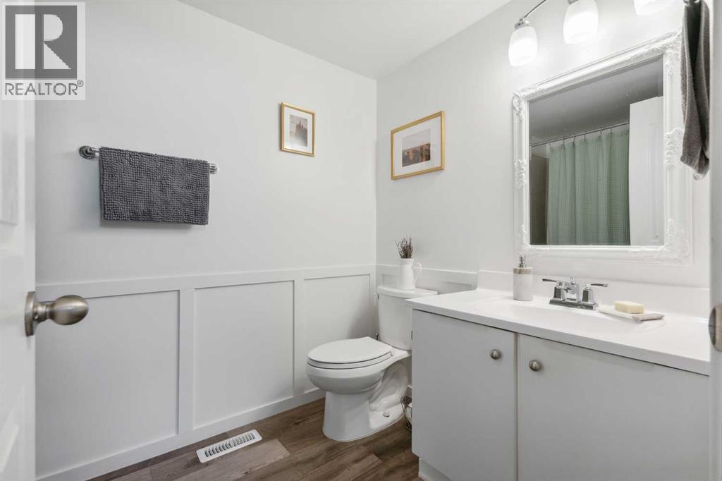 Single Family House 4 Level for Sale in  Fonda Way SE Forest Heights Calgary 