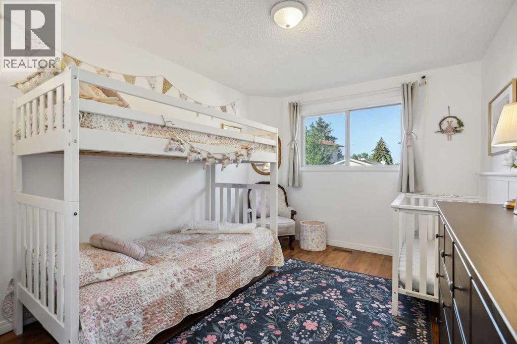 Single Family House 4 Level for Sale in  Fonda Way SE Forest Heights Calgary 