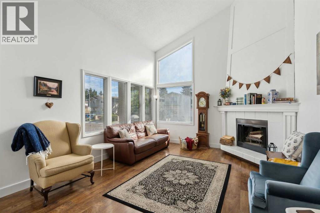 Single Family House 4 Level for Sale in  Fonda Way SE Forest Heights Calgary 