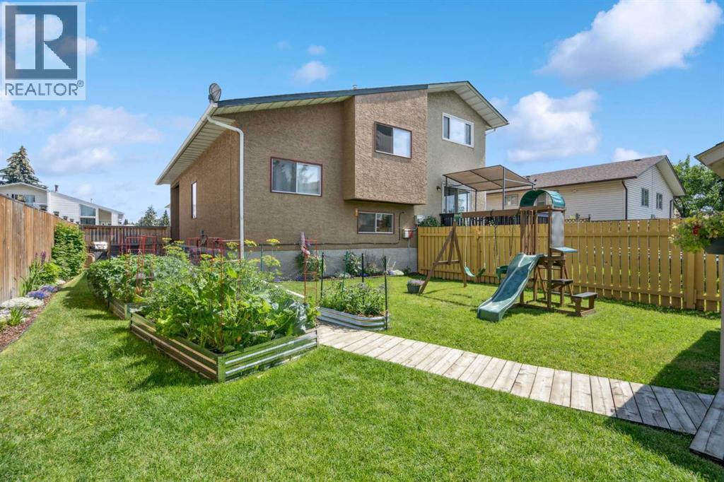 Single Family House 4 Level for Sale in  Fonda Way SE Forest Heights Calgary 