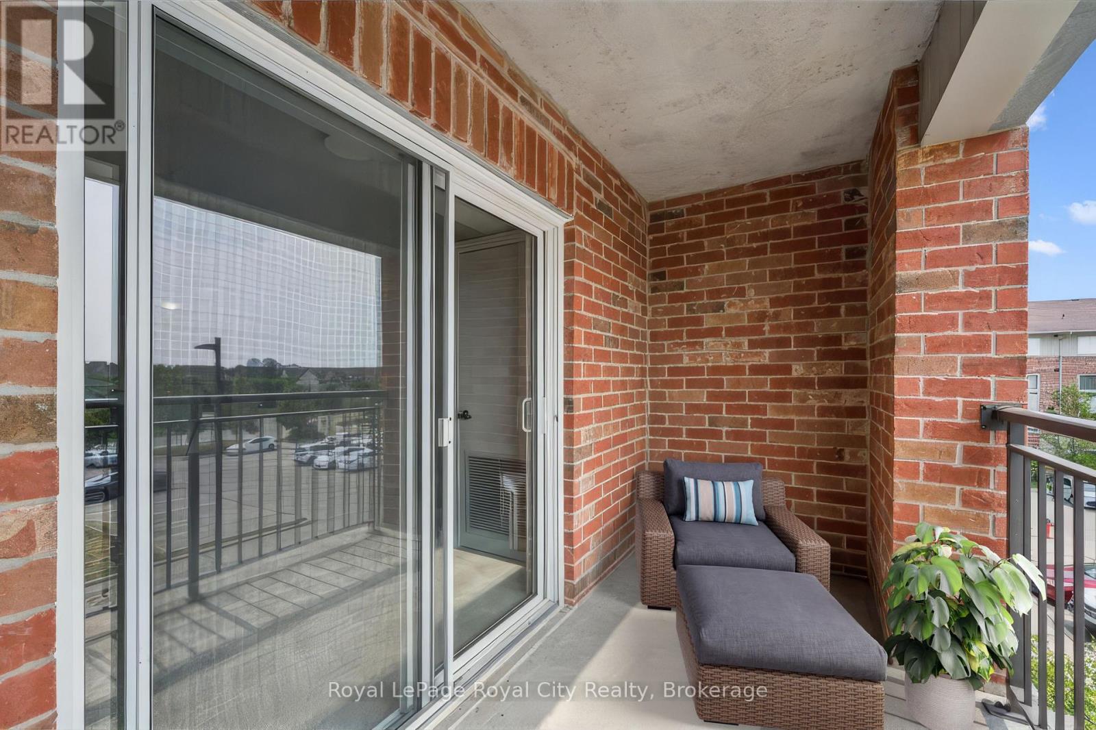 Photo 11 of 313 60 Lynnmore Street, Guelph ON