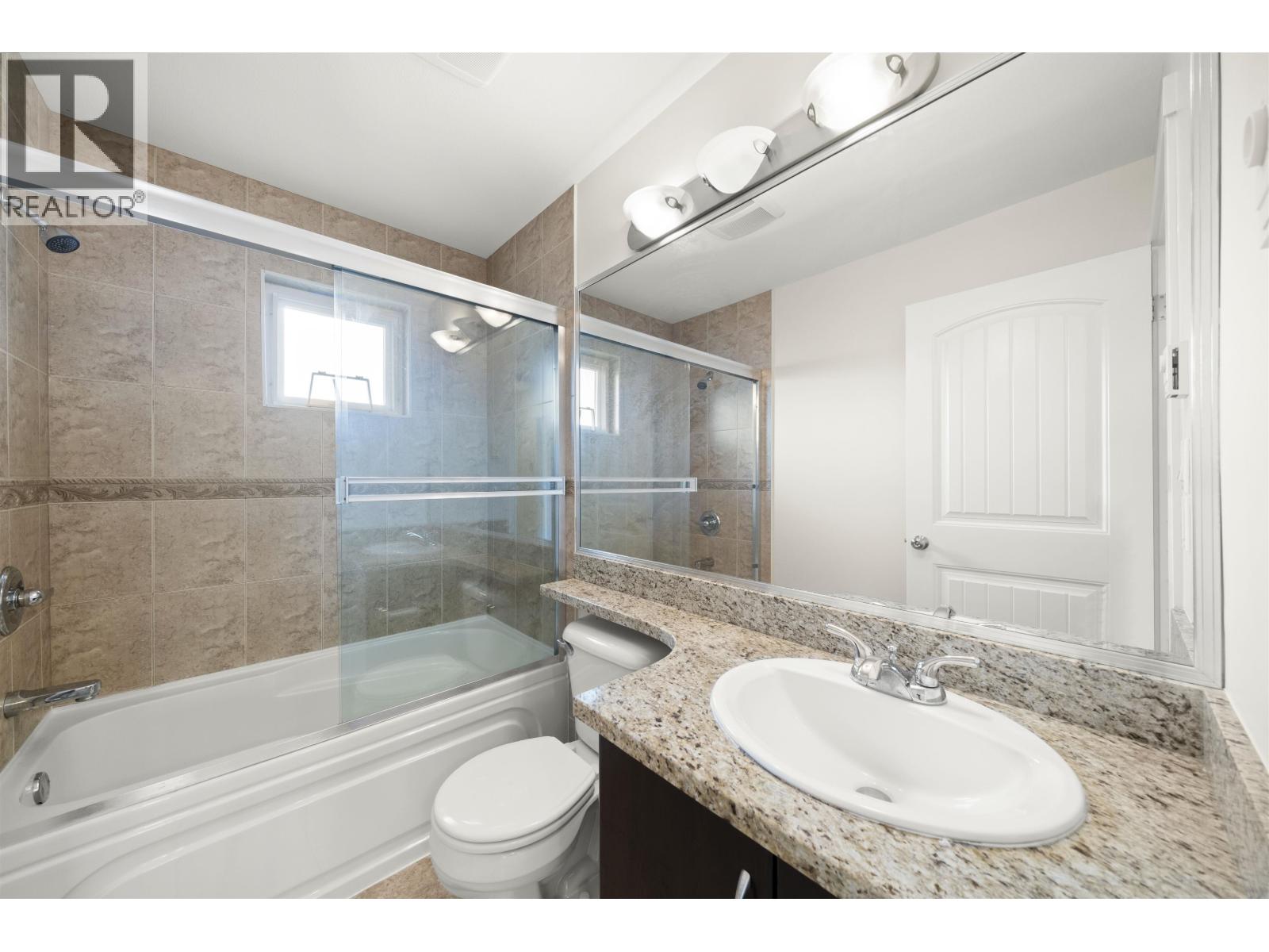 Photo 9 of 11 7373 Turnill Street, Richmond BC