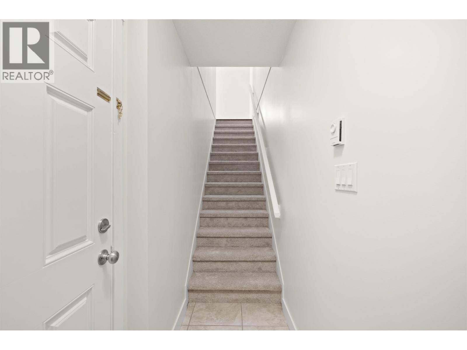 Photo 5 of 11 7373 Turnill Street, Richmond BC