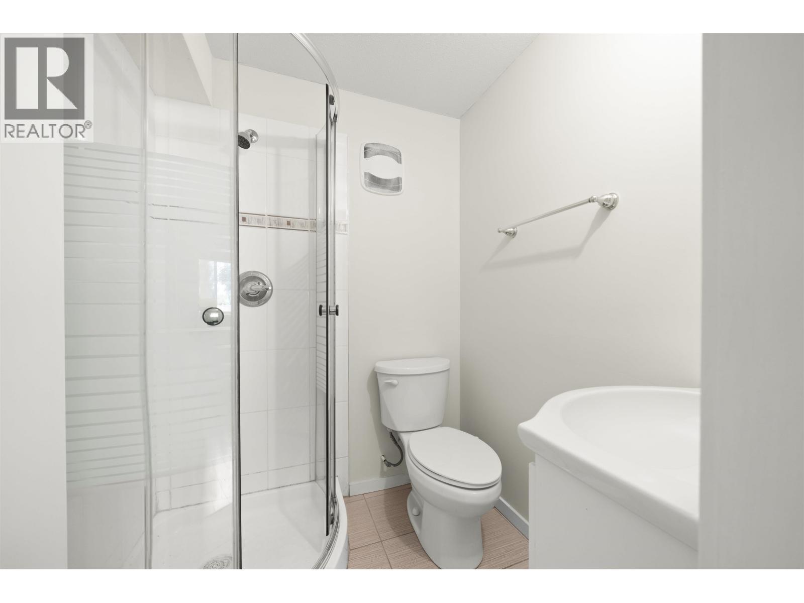 Photo 8 of 11 7373 Turnill Street, Richmond BC
