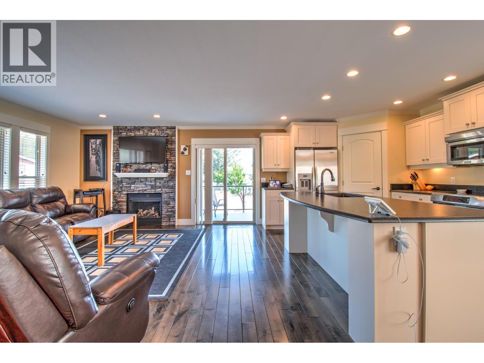 Photo 7 of 5409 Willow Drive, Vernon BC